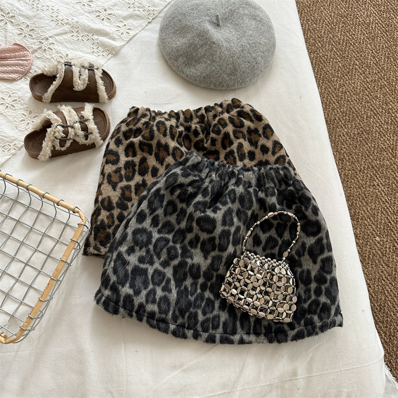 2025冬新作XF★子供服　スカート★80cm〜130cm 2色