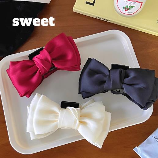 超人気の髪飾り!!★　ヘアアクセサリー　★ヘアクリップ★3色