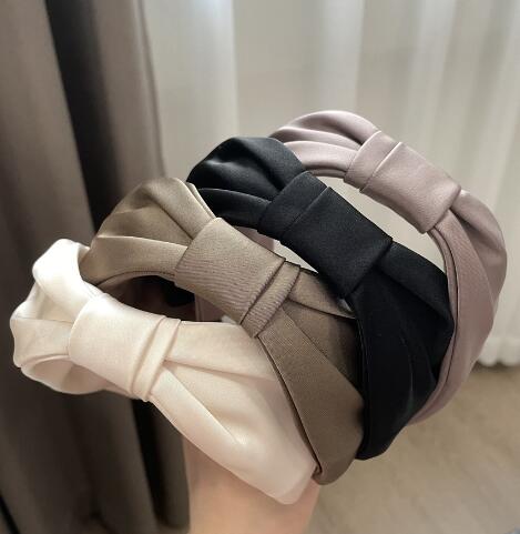 雑貨★髪飾り　カチューシャ★アクセサリー　4色選べ★
