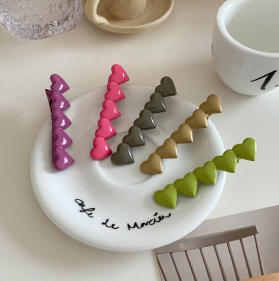 超人気の髪飾り!!★　ヘアアクセサリー　★ヘアクリップ★