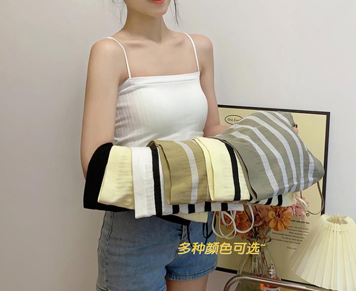 新入荷★パッド付き　ノンワイヤーブラ  ブラトップ　キャミソール　カップ付きブラジャー★7色