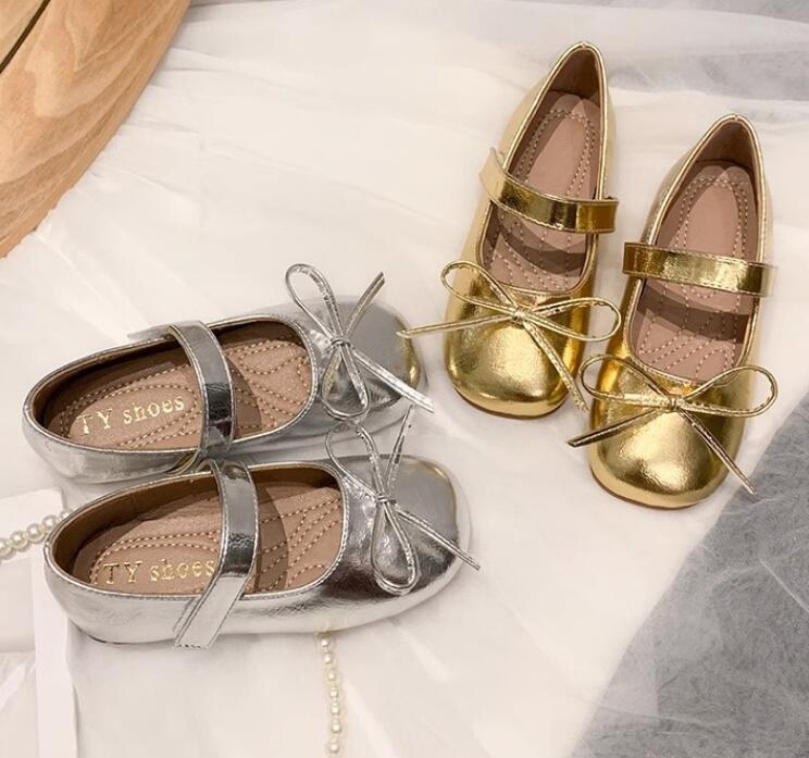 2024新品★子供 シューズ★ キッズ靴　単靴★タグ23-35★2色