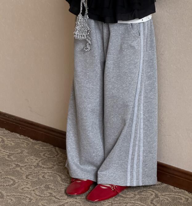 2025新入荷★子供服　ズボン★100cm〜160cm 2色