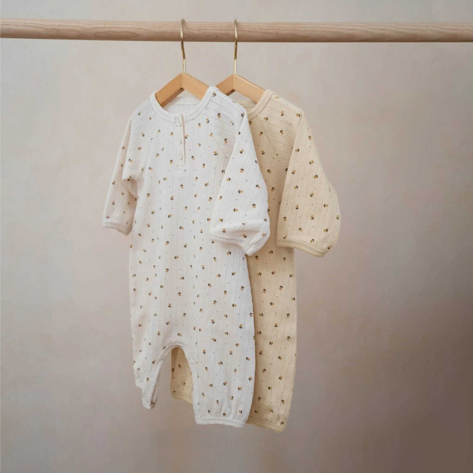 2025新入荷★ベビー服　連体服+マフラー★66cm〜90cm 2色