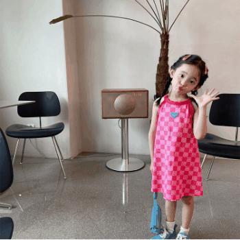 お勧め 春夏新作 韓国風子供服 3-8歳女の子 チェック柄 笑い顔 ワンピース 袖なしワンピ 90-140