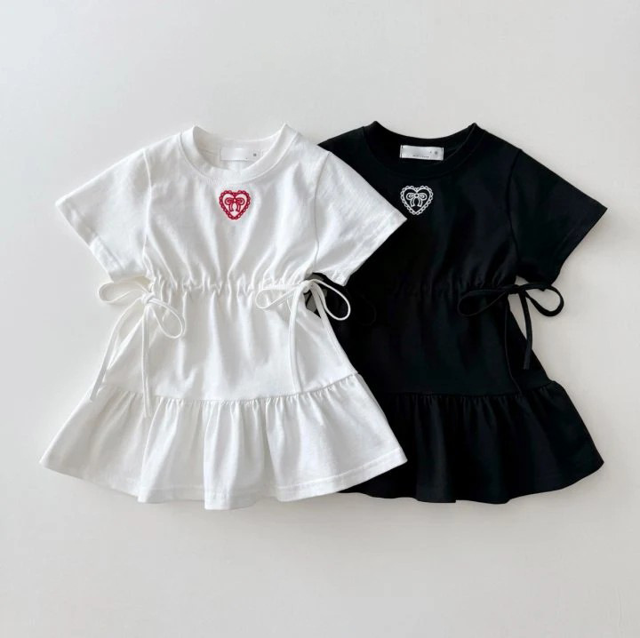 2025新品★子供服　ワンピース★90cm〜130cm 2色