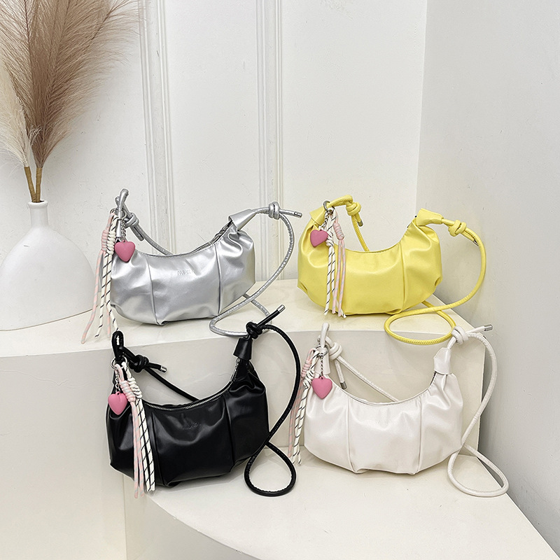 2025★肩掛け鞄★ショルダーバッグ★ 4色