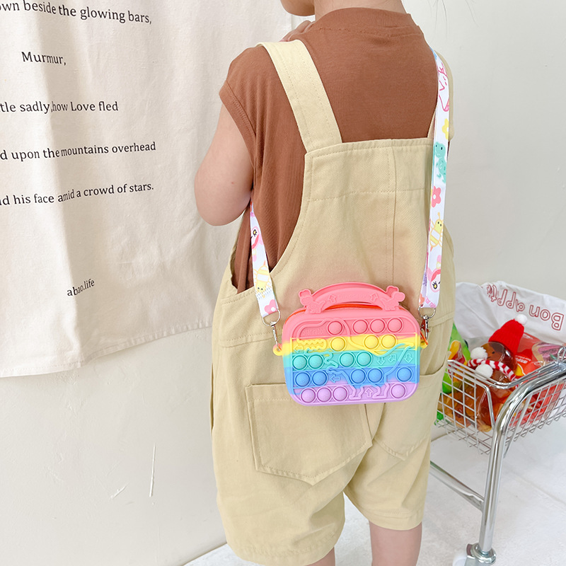 【バッグ】子供用鞄・収納バッグ・かわいい・パズルのおもちゃ・シリコンバッグ・斜めがけバッグ・夏新作