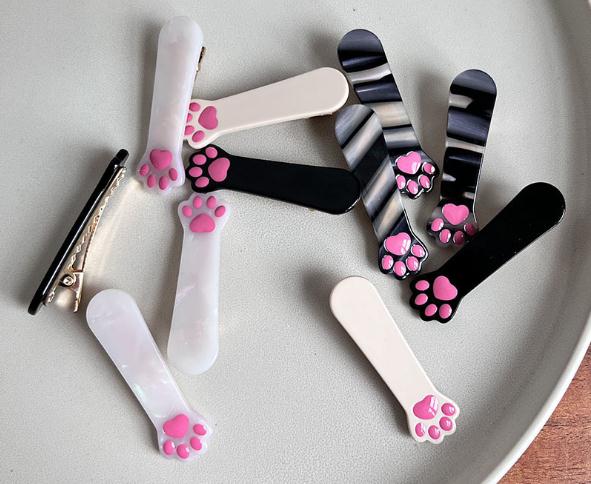 超人気の髪飾り!!★　ヘアアクセサリー　★ヘアクリップ★4色