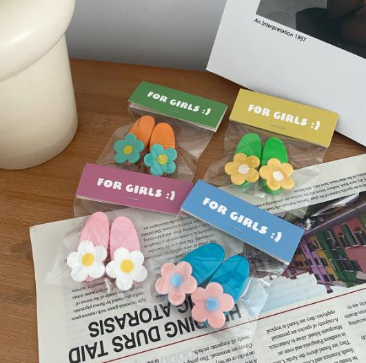 超人気の★ヘアアクセサリー　ヘアクリップ★2p