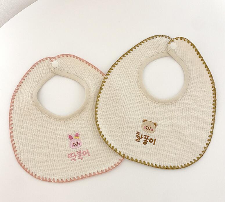 新登場★ベビー涎掛け★食事用　名前刺繍可能★2色