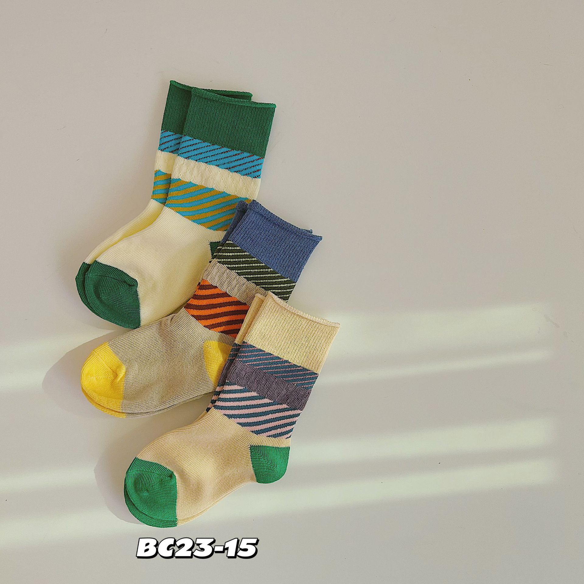 2024★キッズ靴下★ソックス★S/M/L 3色