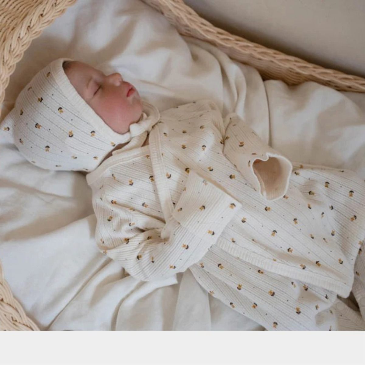 2025新入荷MS★ベビー服　ロンパース+マフラー+帽子　3点セット★66cm〜90cm 2色