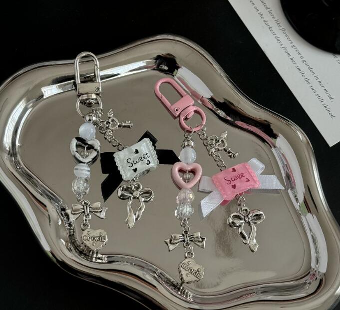 ★可愛いキーホルダー　装飾品★キーチェーン★2色