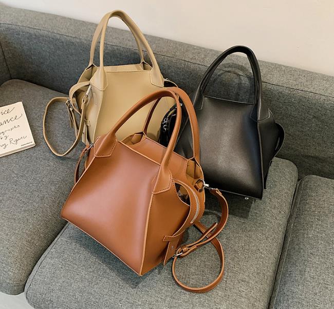 新入荷★レディースファッション　バック　斜め掛けバッグ★3色