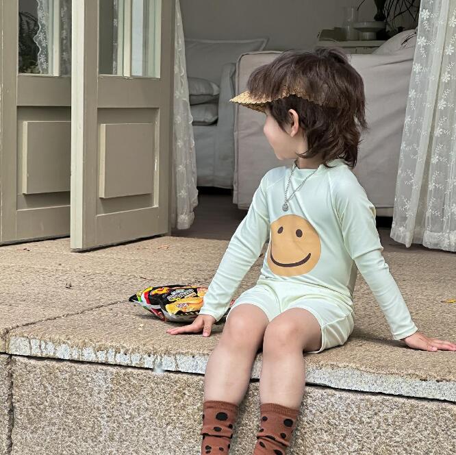 子供服★水着★連体服★韓国風子供服★キッズ★男女兼用★速乾★笑顔★2色★90-150CM