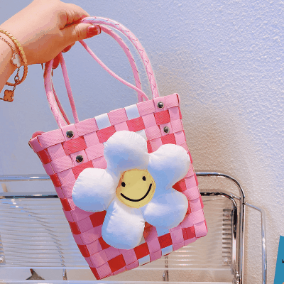 お勧め 春夏 キッズ子供 ポシェット かごバッグ 編みバッグ チェック柄 ハンドバッグ ぬいぐるみ花 4色