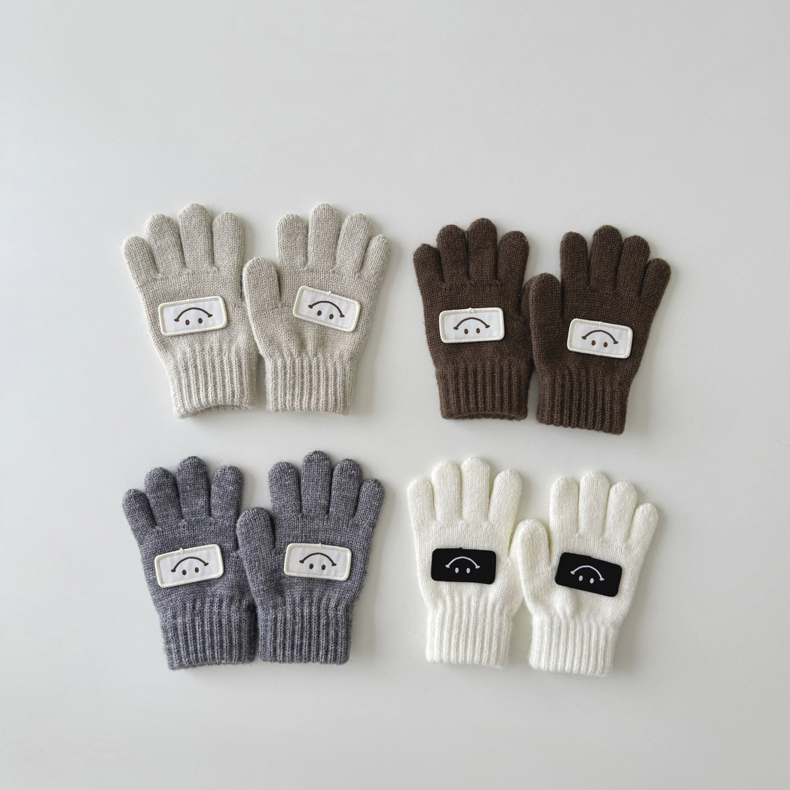 2024新品★大人気　キッズ用★子供　手袋★6色